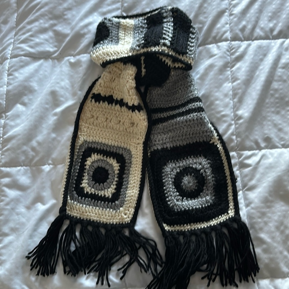 Chic handmade Crochet Black and Cream Scarf